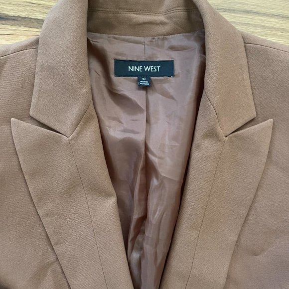 Nine West Women's One Button Blazer Jacket Size 10 Tan Long Sleeve - Picture 2 of 3